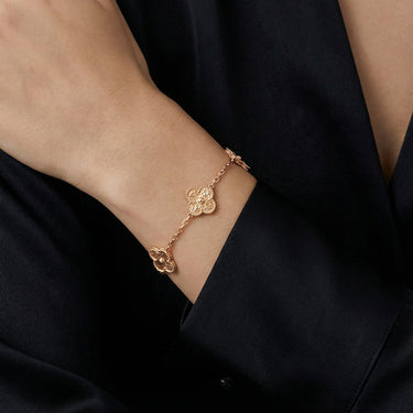 Five Motifs Clover Bracelet Mother of Pearl Edition