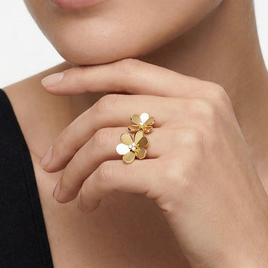 Frivole Between The Finger Ring