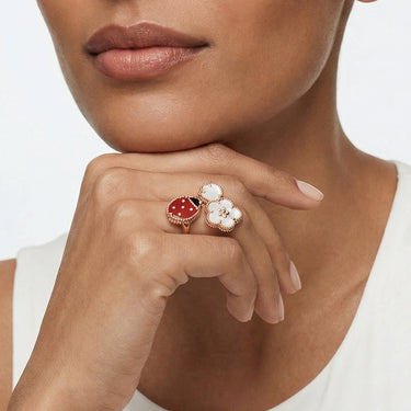 Lucky Spring Between The Finger Ring