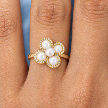 Perla Pearl Petal Flower Ring