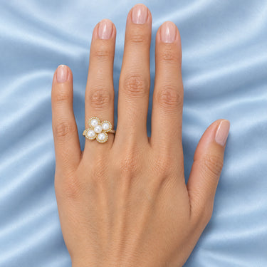 Perla Pearl Petal Flower Ring