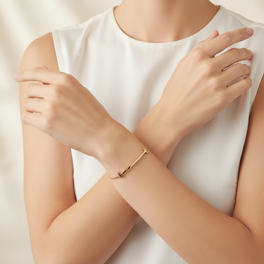 T Smile Curved Bracelet