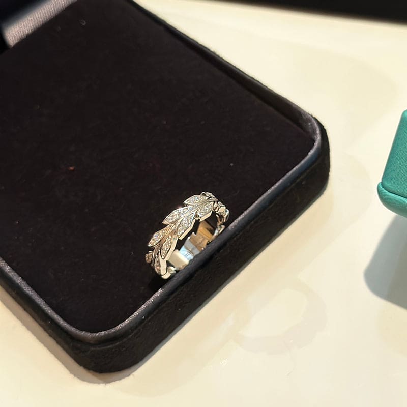 Pnstime T Victoria Vine Ring - Image 9