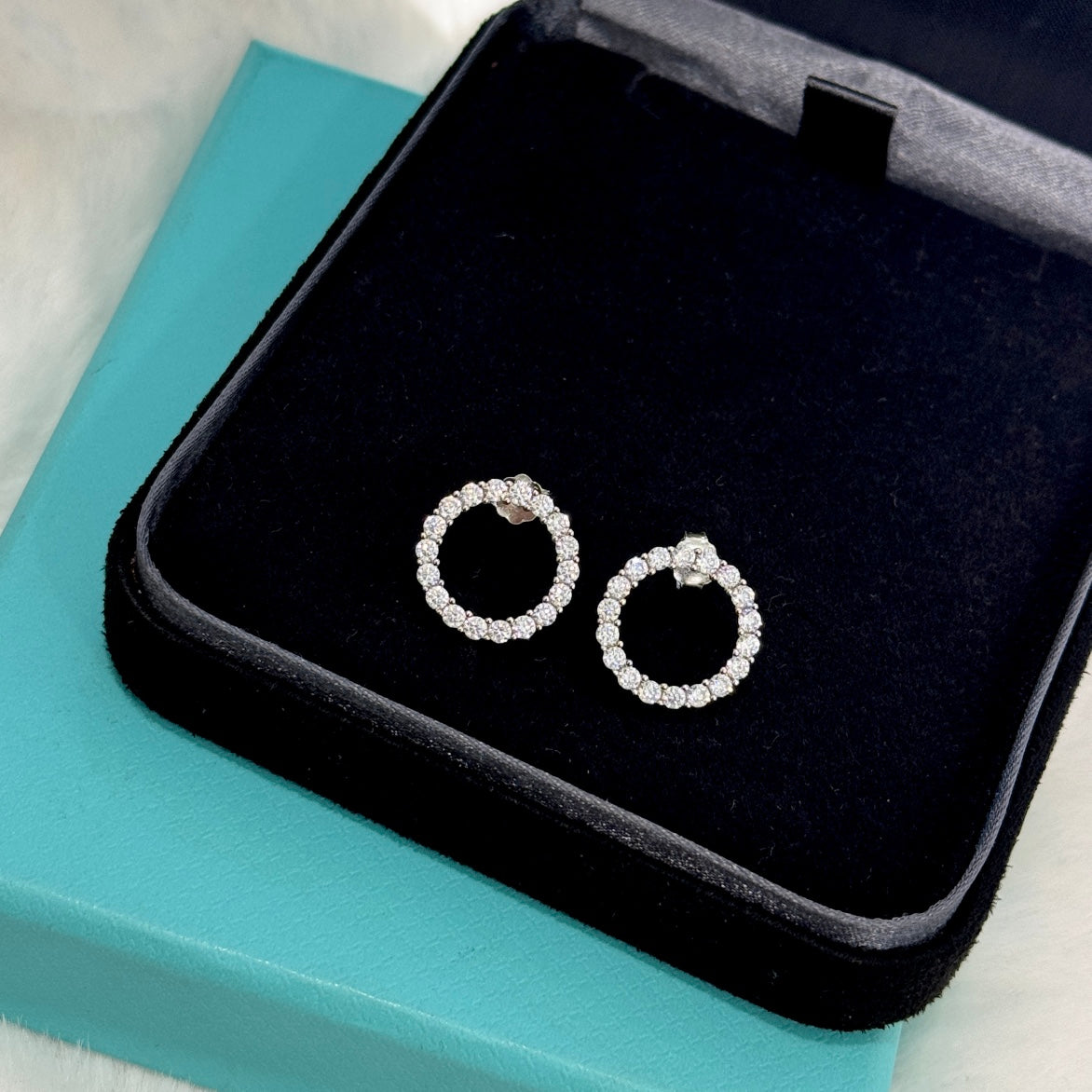 Pnstime T Circle Diamonds Earrings - Image 3