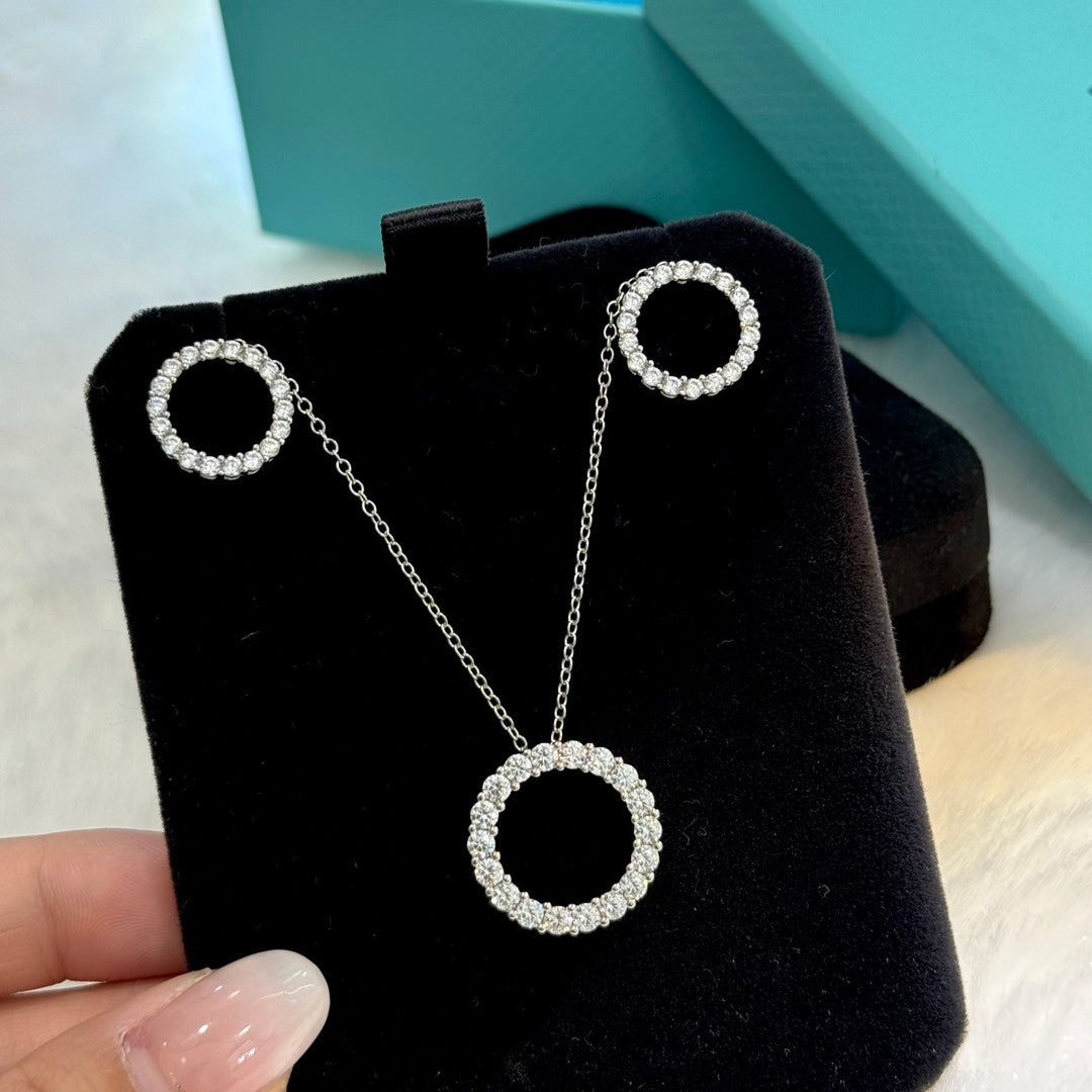 Pnstime T Circle Diamonds Earrings - Image 4