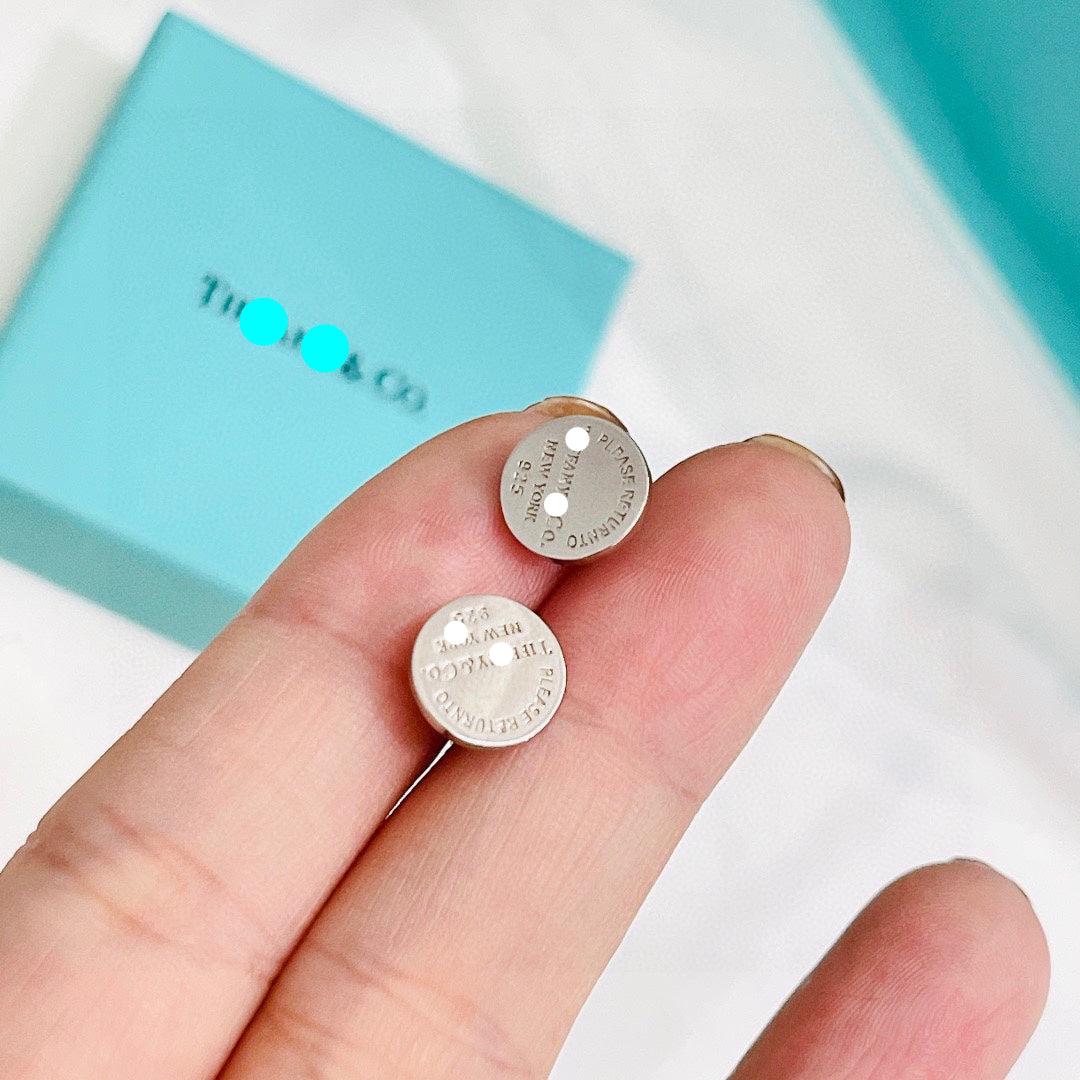 Engraved Circle Stud Earrings - Image 5