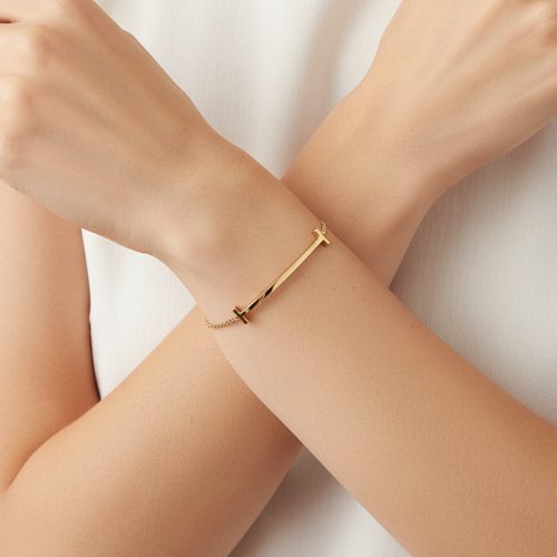 T Smile Curved Bracelet