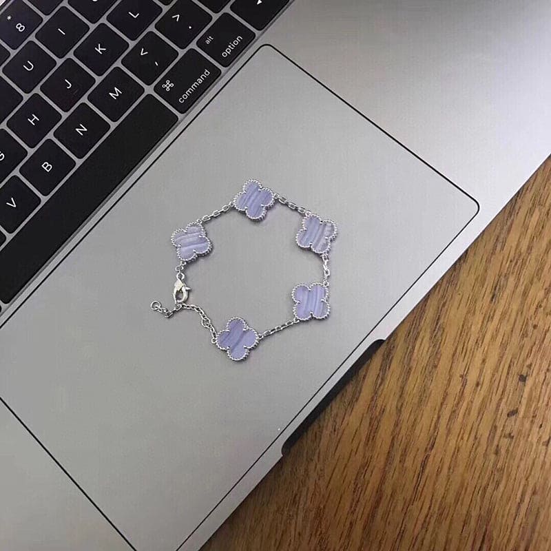 Vintage Alhambra Chalcedony Clover Bracelet - Image 4