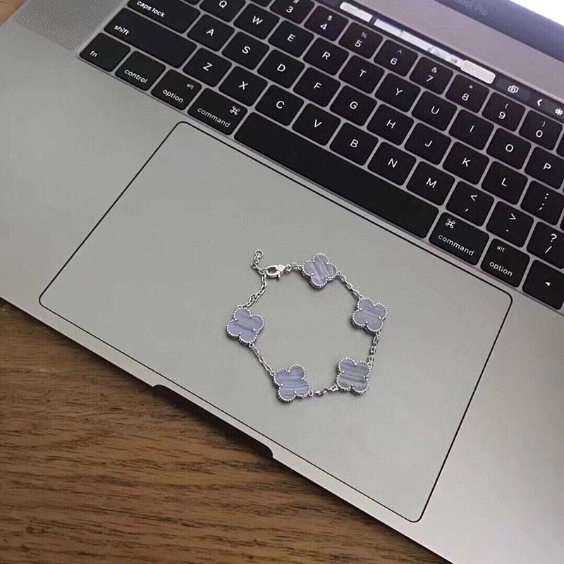 Vintage Alhambra Chalcedony Clover Bracelet - Image 5